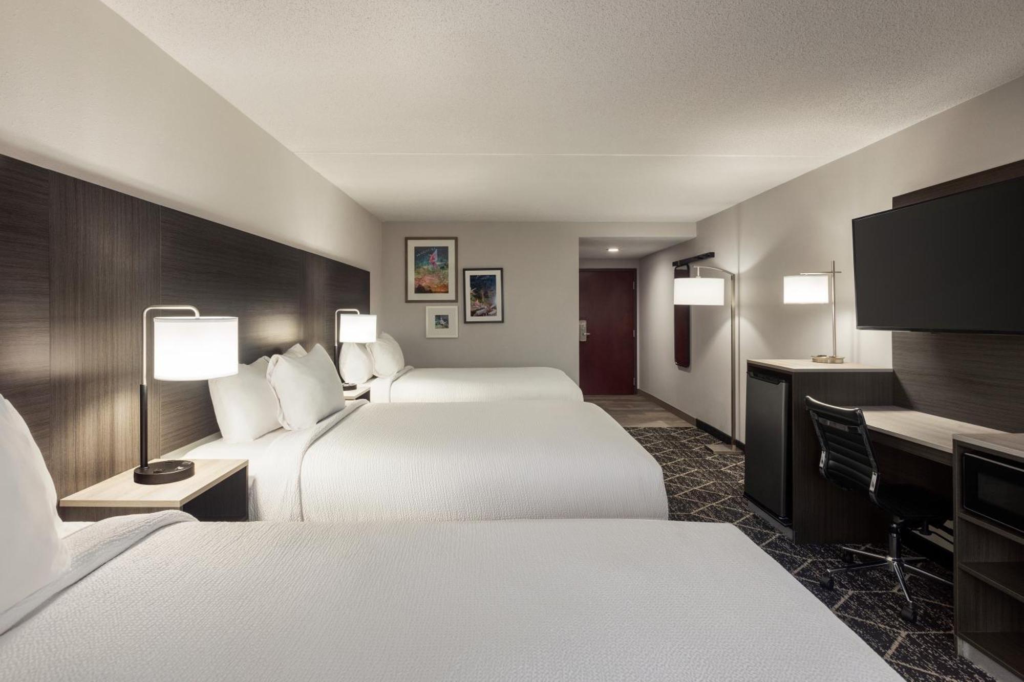 La Quinta Inn & Suites By Wyndham Лейк Джордж Екстериор снимка