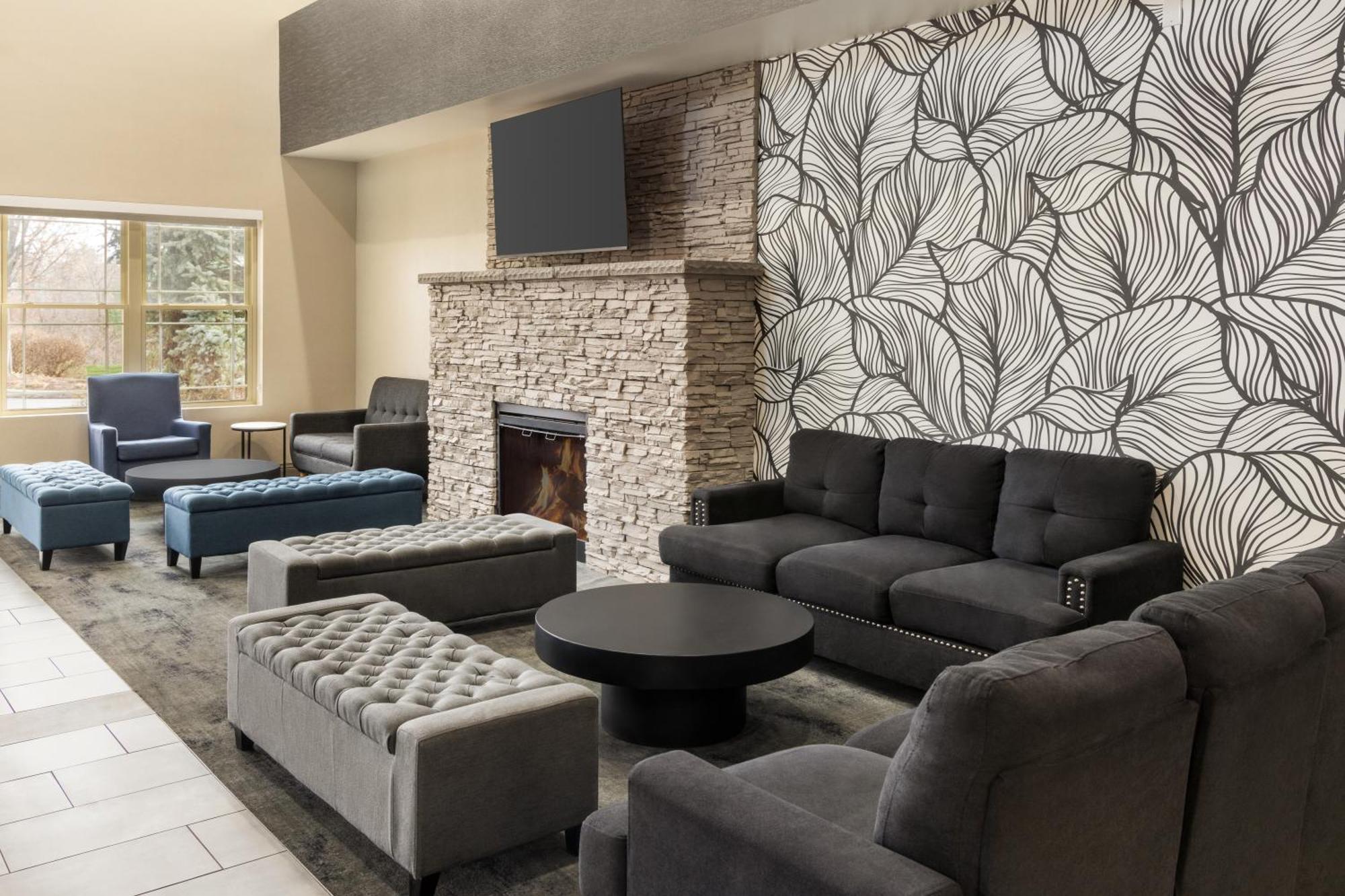 La Quinta Inn & Suites By Wyndham Лейк Джордж Екстериор снимка