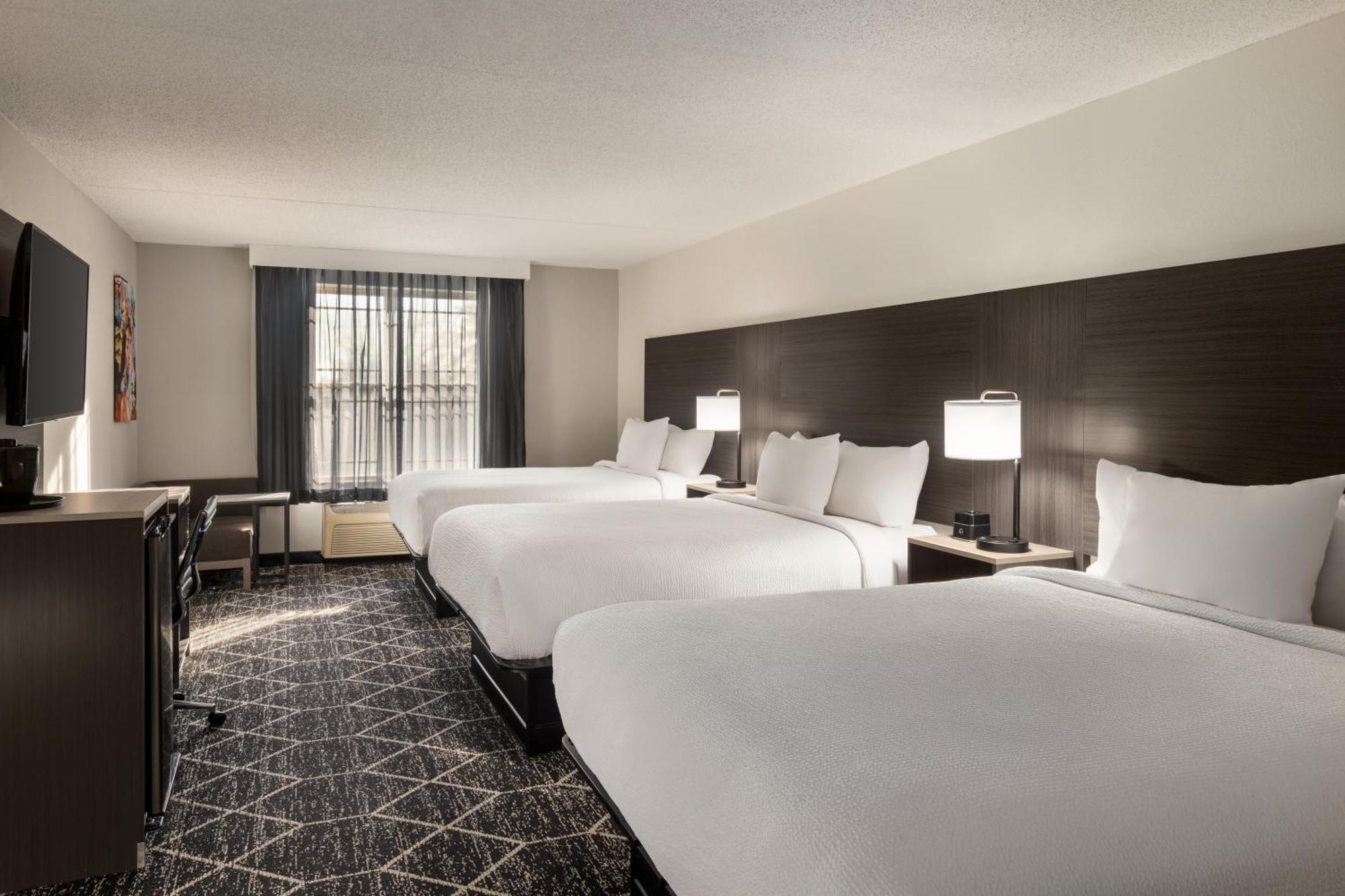 La Quinta Inn & Suites By Wyndham Лейк Джордж Екстериор снимка