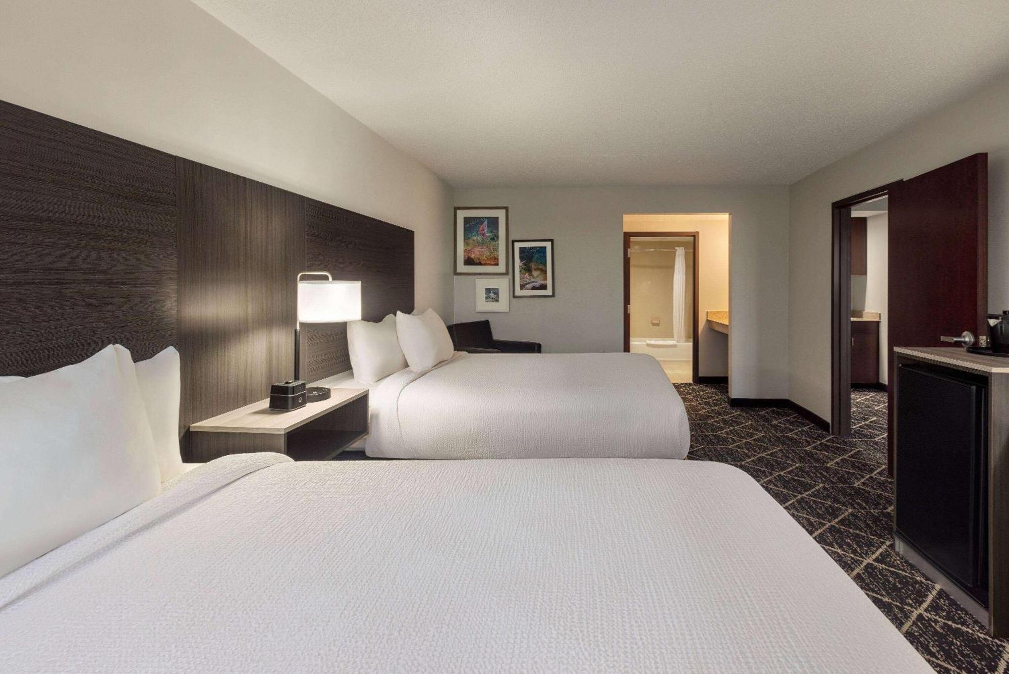 La Quinta Inn & Suites By Wyndham Лейк Джордж Екстериор снимка